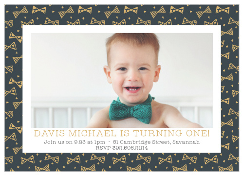 Throw a party for your little one with the Busy Bows Foil First Birthday Party Invitations. 