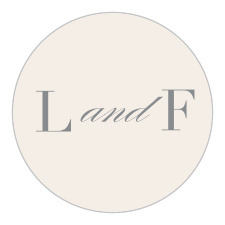 Add an extra layer of personalization to your wedding stationery with the Marbled Paper Sticker. 