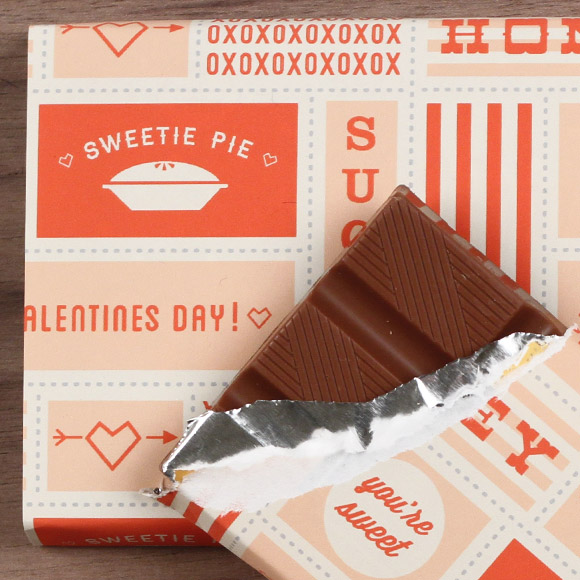 Size: 8.5" x 11"We always find all these excuses to buy yummy cookies, cupcakes and now chocolate bars as 'props' for our Photoshoots. Valentine's Day is only days away and we hope you have a few ideas to surprise your special someone. These Valentine's Day Wrappers can be used to wrap chocolate or other small gifts and they go hand in hand with our Valentine's Day card and coupon.